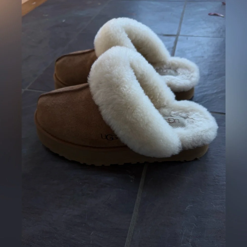 UGG Women's Cream Disquette Slippers - Picture 8 of 10